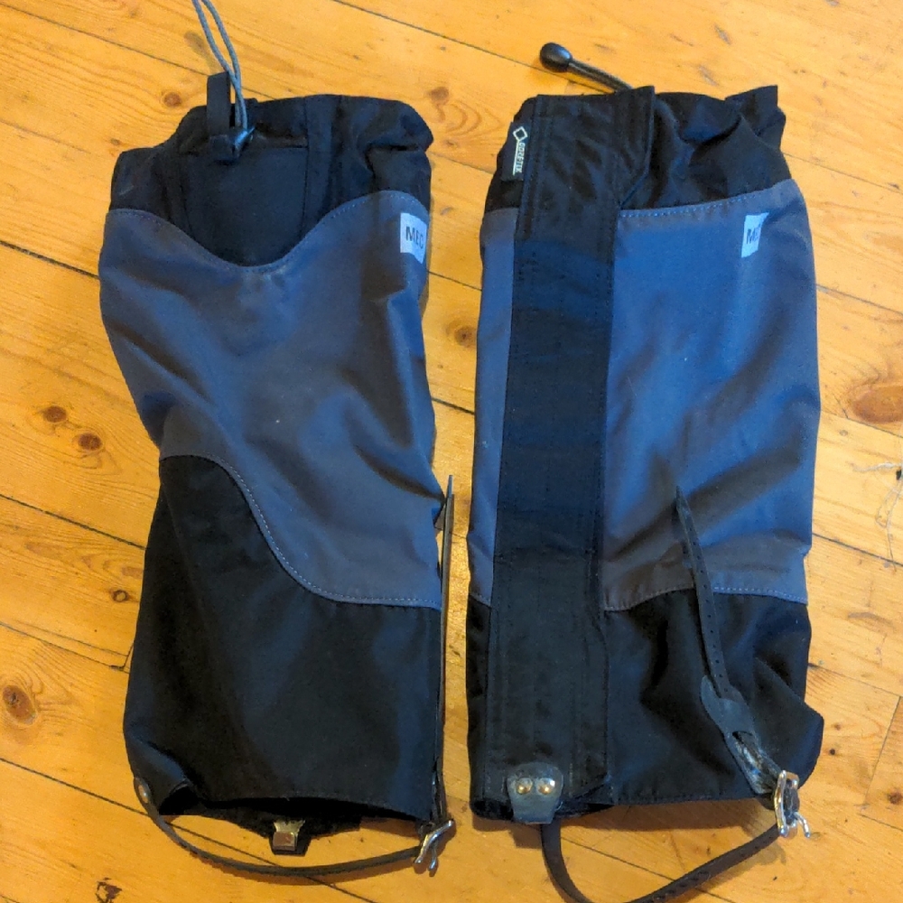 MEC Black and Gray Gaiters